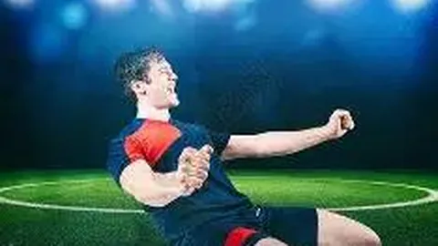 “替补之谜揭晓？斯洛特透露：密集赛程下，萨拉赫始终屹立核心之位！”