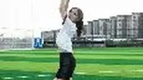 国足遭遇三连败，世界杯晋级受挫，中新体坛关注